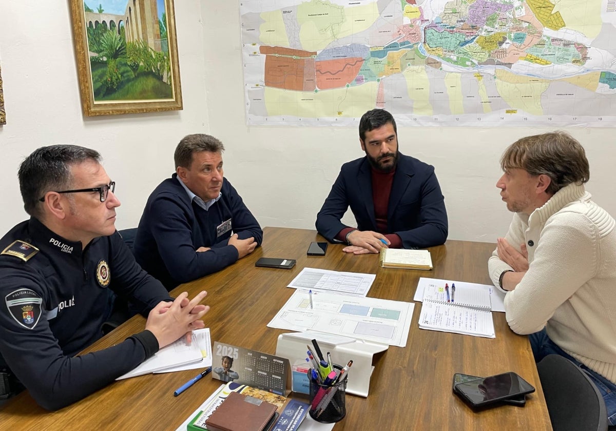 Reunión de la Concejalía de Interior con representantes de la cooperativa de autobuses.