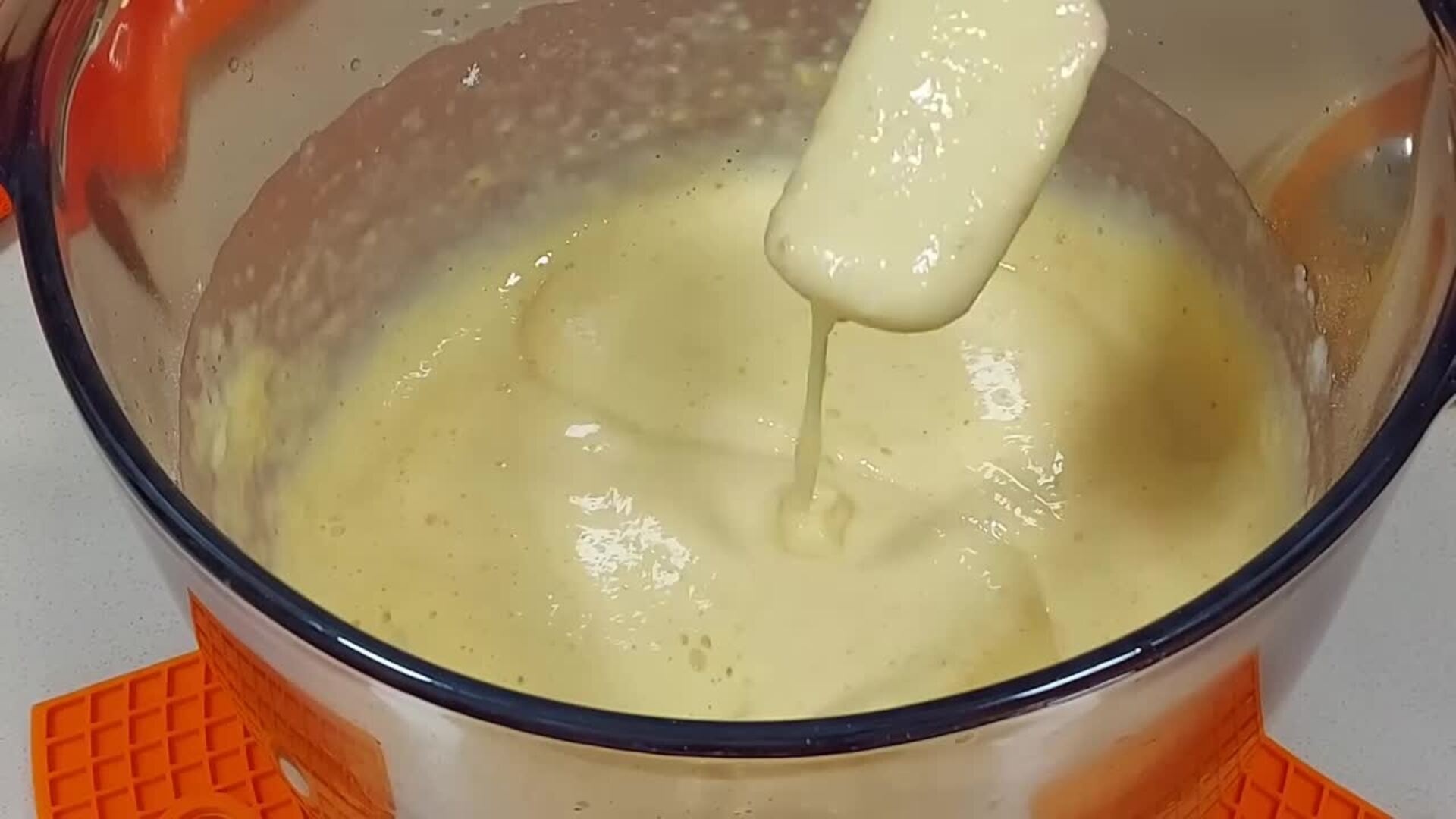 Buñuelos de Carnaval con una naranja