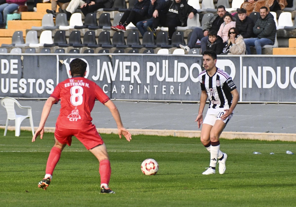 Jorge Pérez en el duelo frente al Diocesano en el Nuevo Vivero.