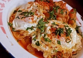 Gambones al ajillo y huevos fritos