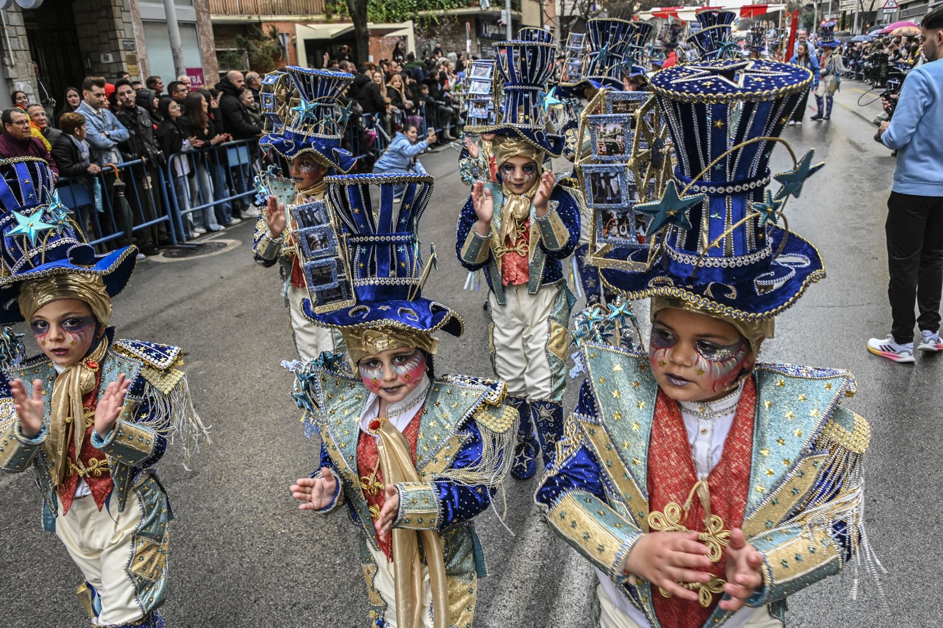 El desfile infantil de comparsas del Carnaval de Badajoz 2025, en imágenes