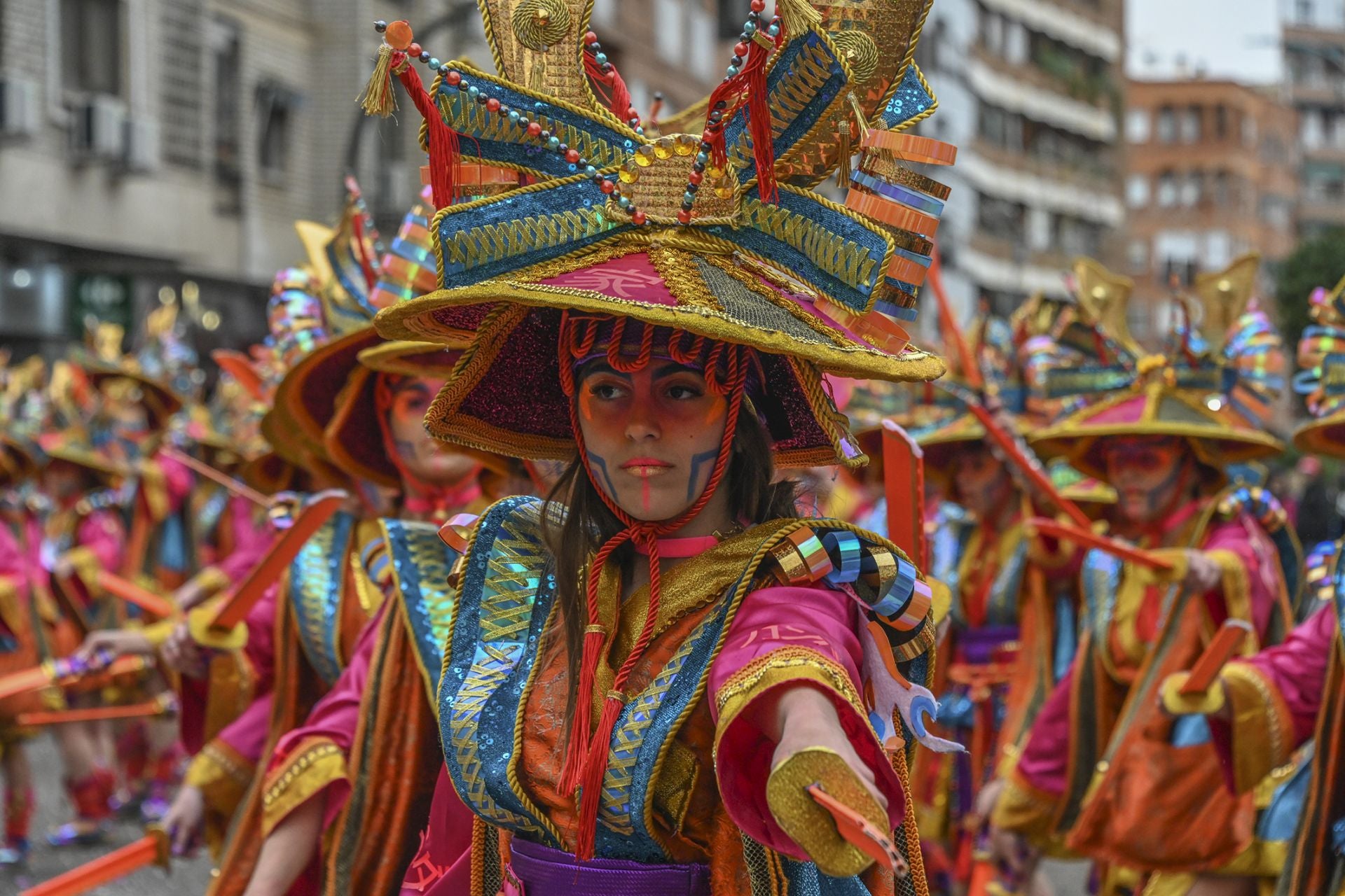 La comparsa ganadora del Gran Desfile del Carnaval de Badajoz, en imágenes