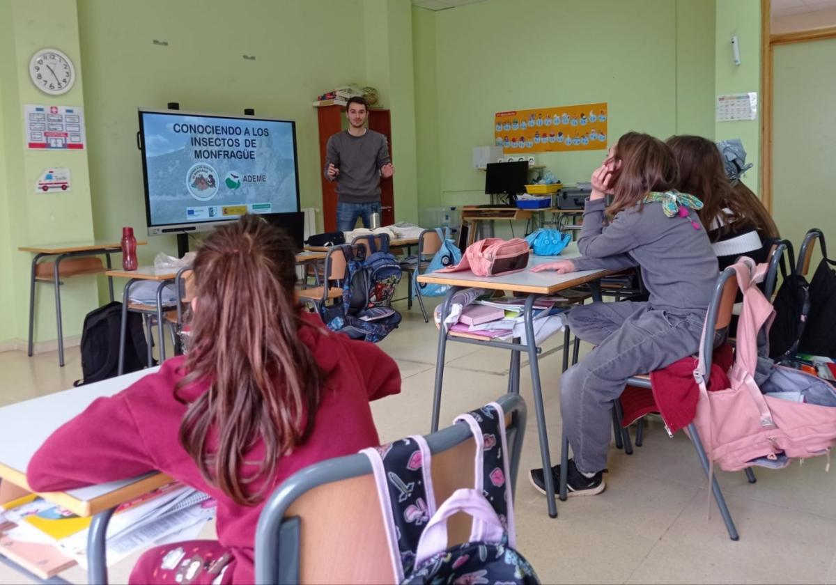 Las charlas se repiten en colegios del entorno de Monfragüe.