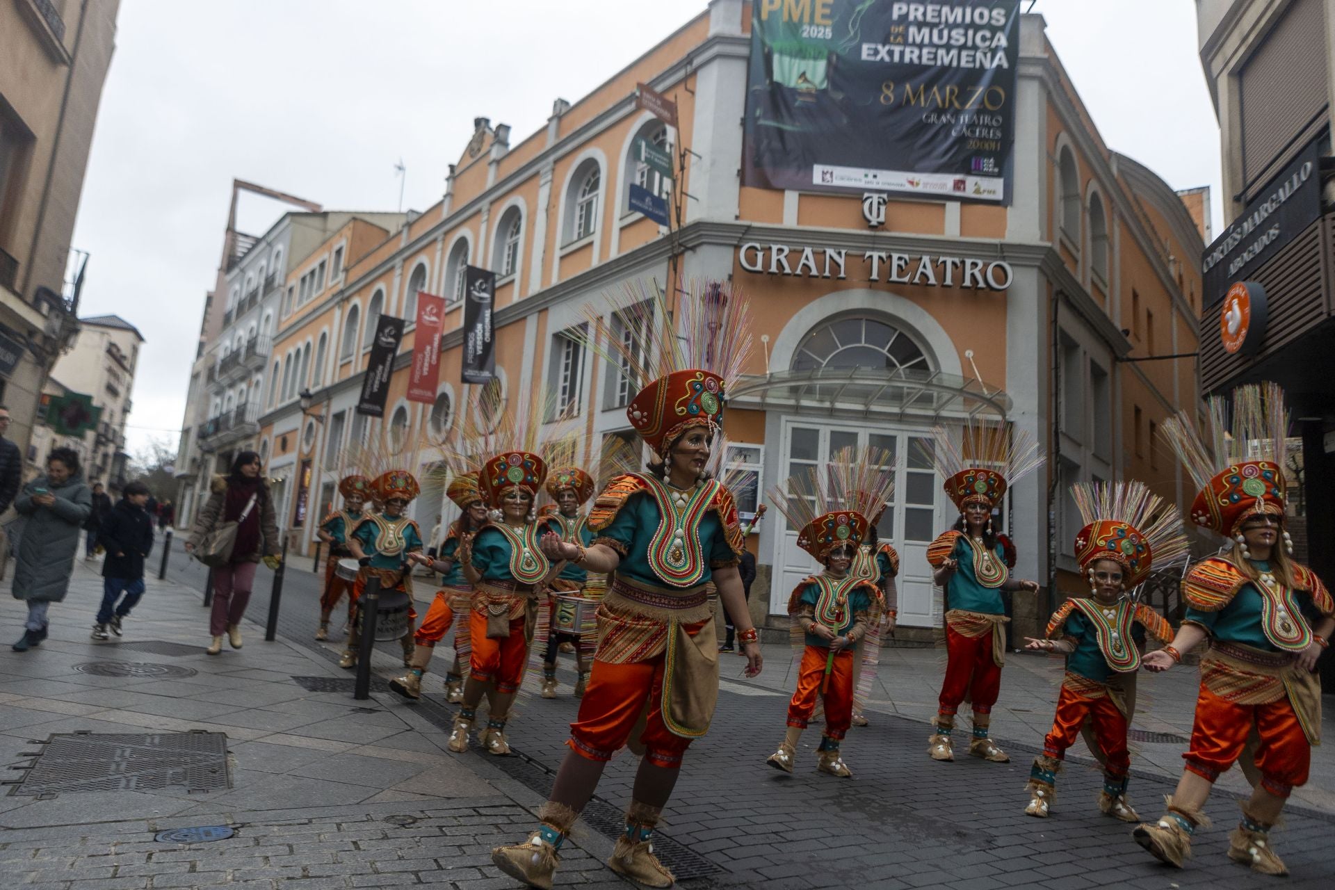 Las mejores imágenes del desfile matinal del domingo de Carnaval en Cáceres