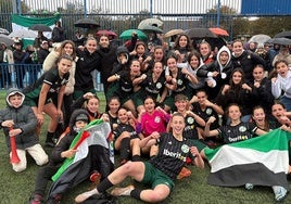 Las jugadoras de la selección extremeña celebran el pase a la Fase Final Plata.