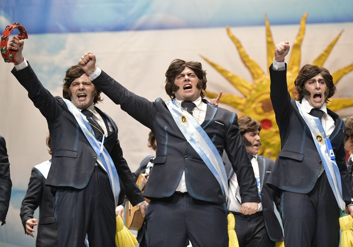 De Turuta Madre con su personaje de Javier Milei en el concurso de murgas del Carnaval de Badajoz.