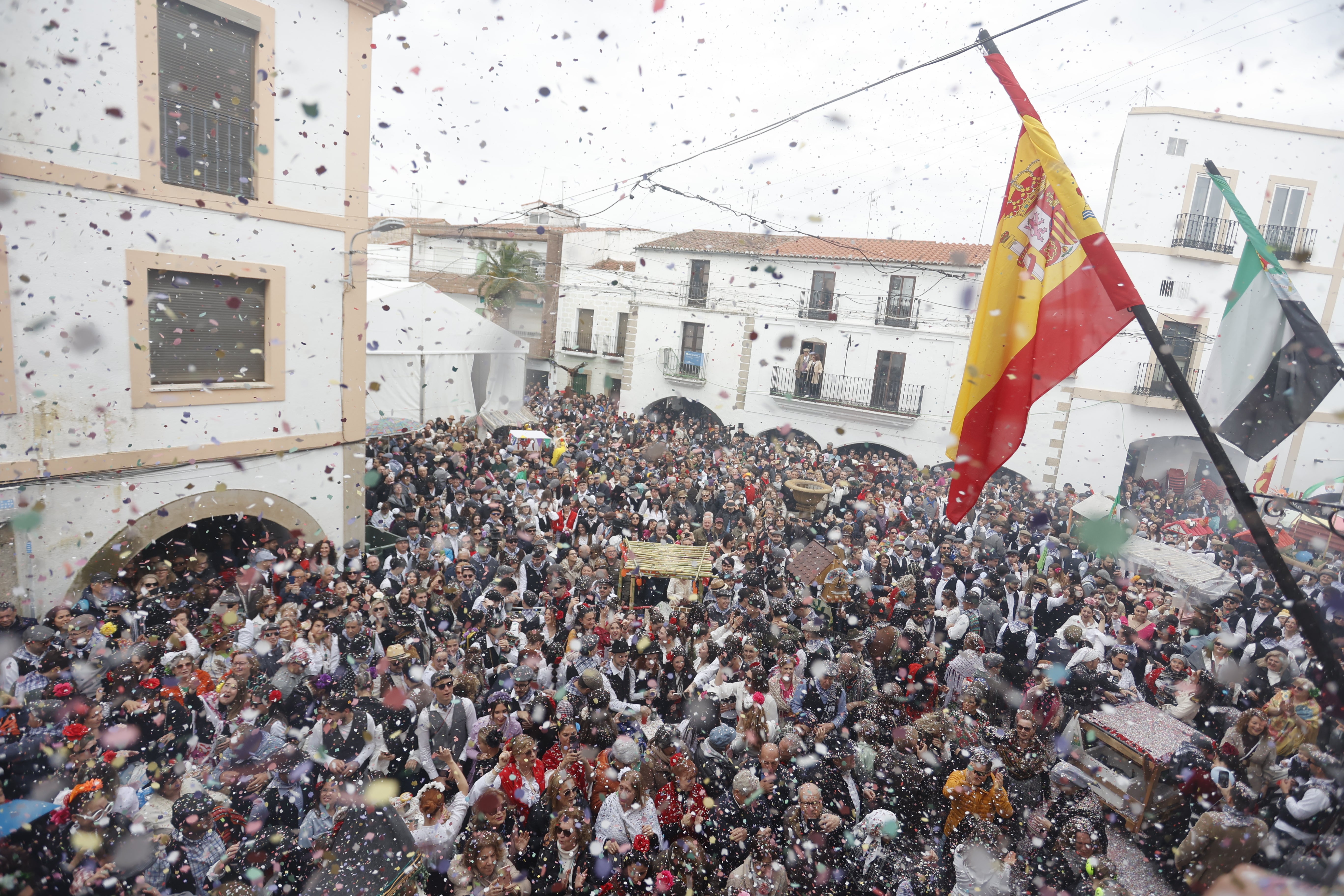 Cientos de personas disfrutan de la Pedida de la Patatera