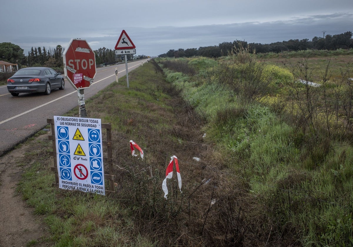 Estado en el que se encuentran las obras de la carretera de Sevilla este miércoles por la mañana.