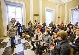 Los mayores protestaron en 2022 en el Ayuntamiento por la pérdida de espacios para bailar.