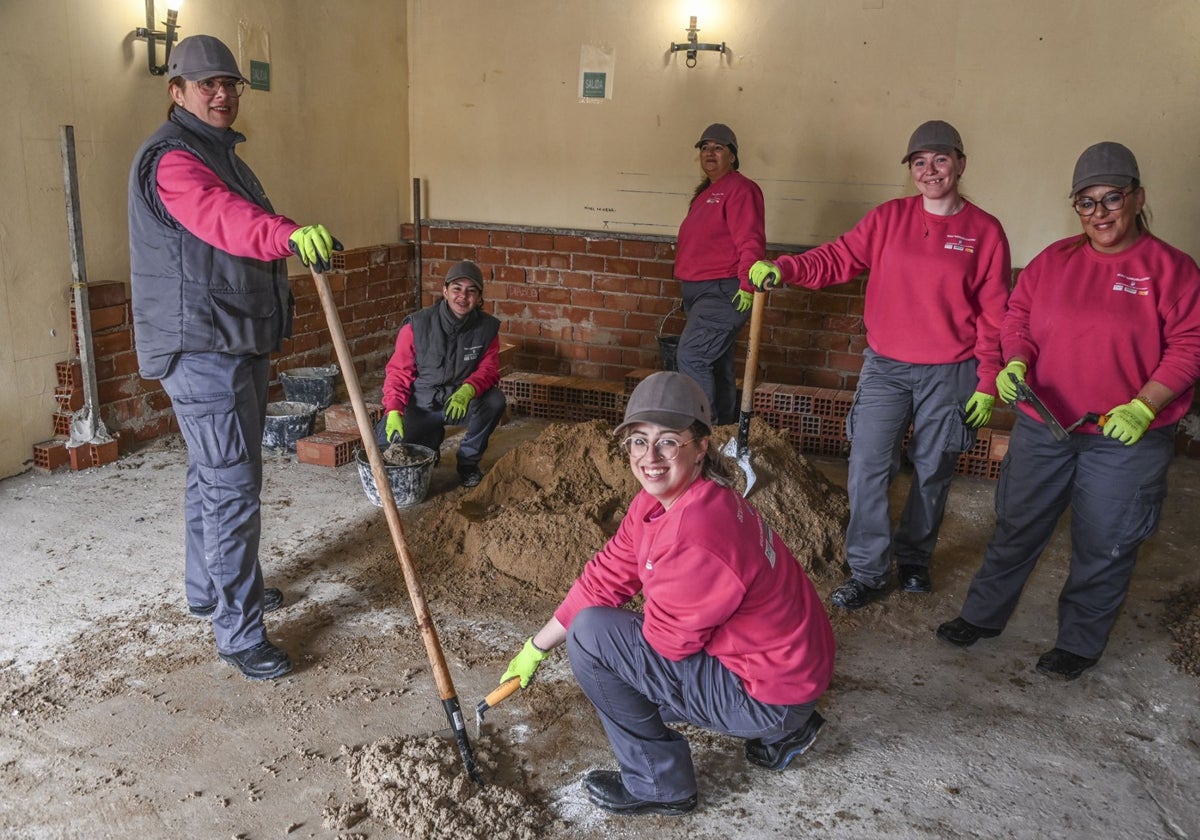 Las chicas de la Escuela de Capacitación Laboral la semana pasada en La Albuera.