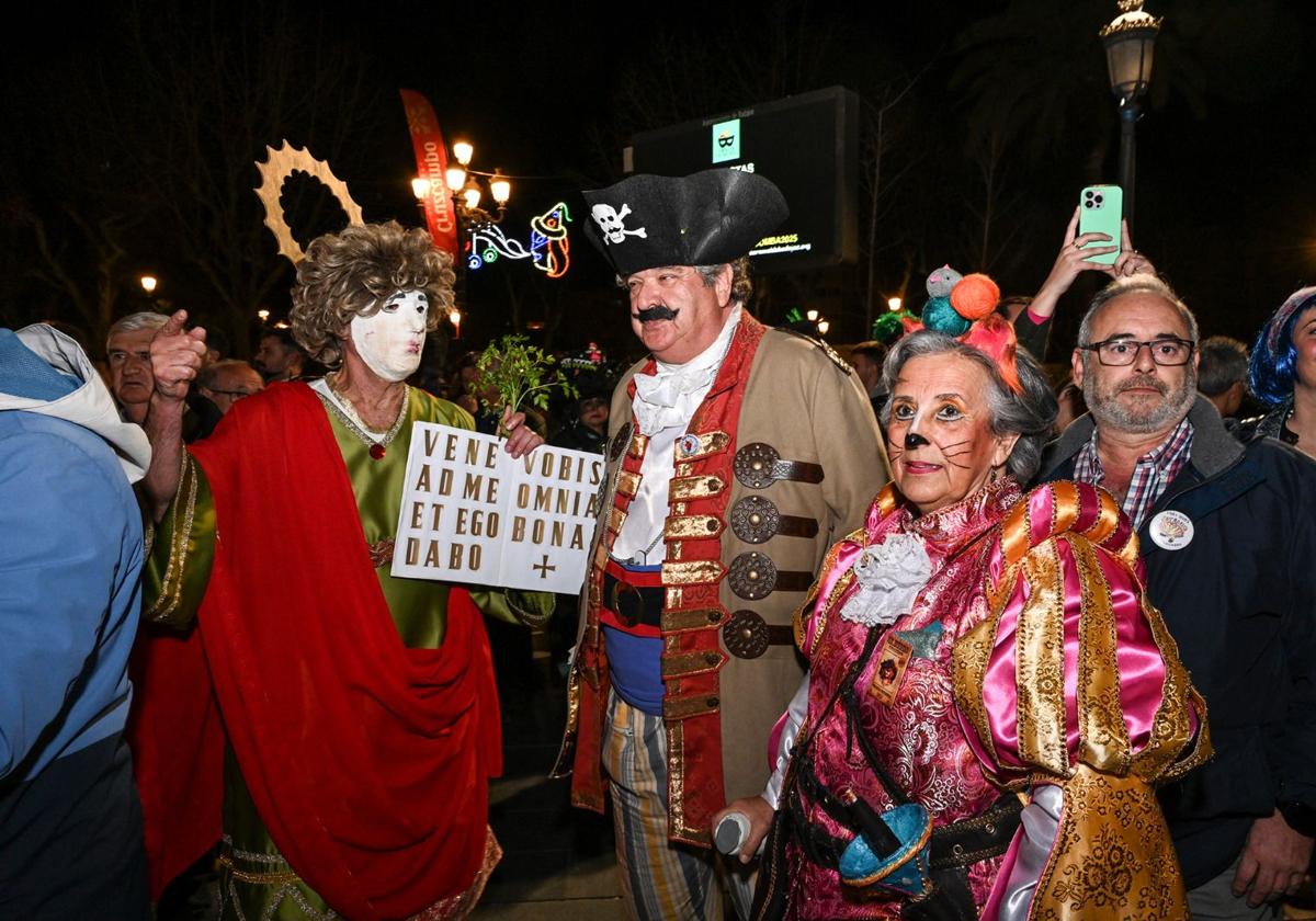 Foto de familia de los homenajeados este jueves en el Paseo del Carnaval.