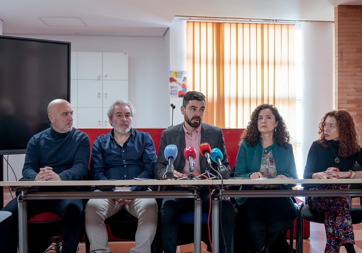 Representantes de los cinco sindicatos docentes en una imagen de archivo.