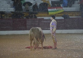 Sergio Sánchez con el cuarto de la tarde al que cortó dos orejas.