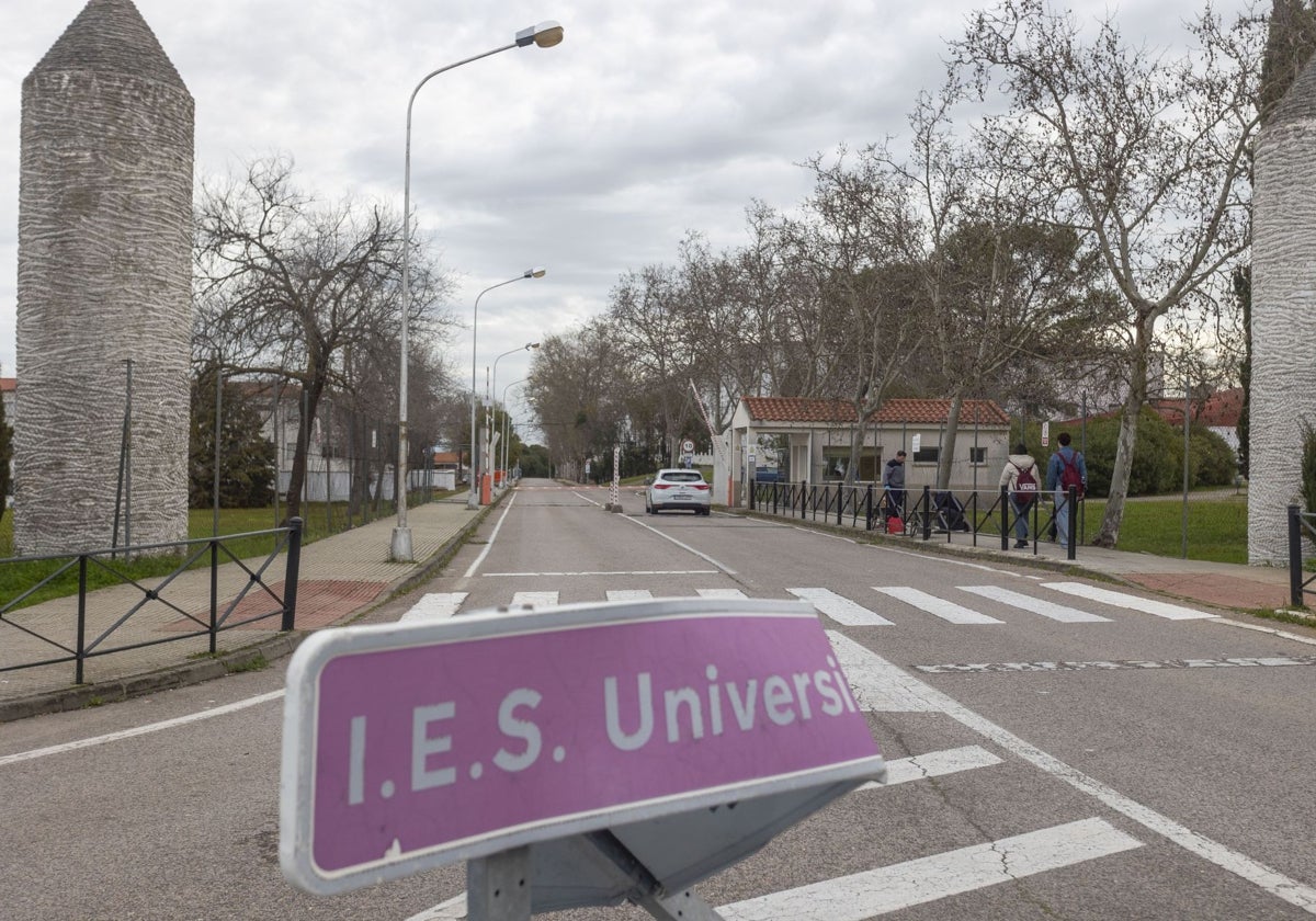 Entrada al IES Universidad Laboral de Cáceres, que tiene residencia escolar.