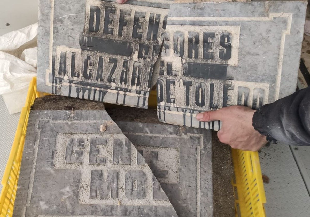 Placas franquistas retiradas el mes pasado de cinco calles de Acebo (Sierra de Gata).