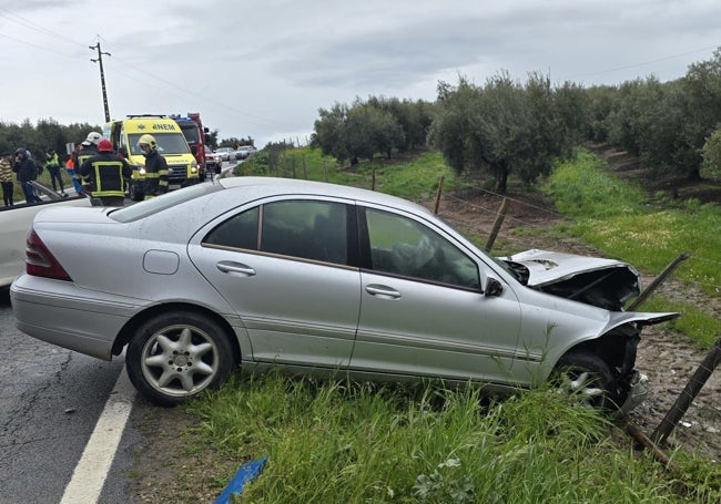 El conductor del vehículo Mercedes ha salido por su propio pie del vehículo.