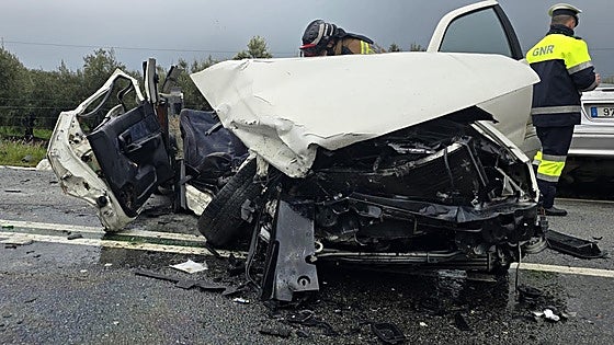 Muere una joven de 28 años en un choque frontal en la carretera que une Badajoz y Campomayor
