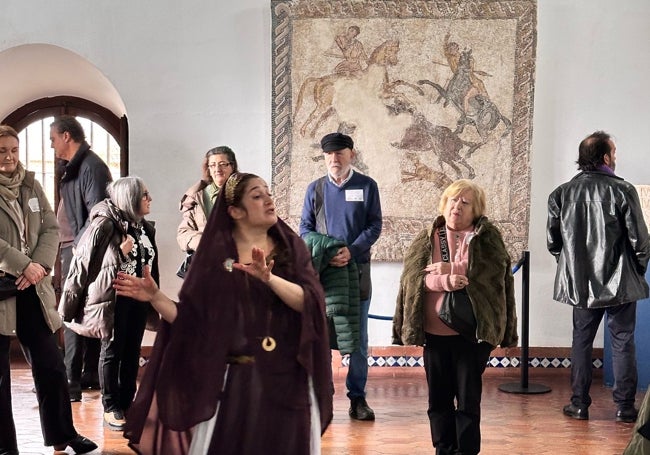 Visita teatralizada en el Día de la Mujer, en el Museo de Cáceres.