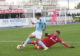 Telles regatea a un jugador del Getafe B.