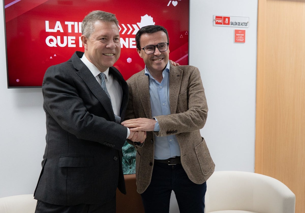 García-Page junto al líder del PSOE extremeño, Miguel Ángel Gallardo.