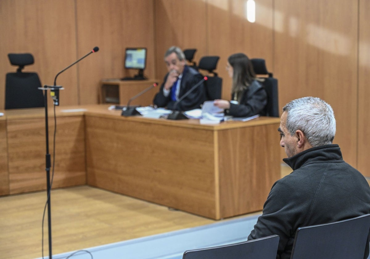 El acusado durante el juicio que se celebró en la Audiencia de Badajoz.