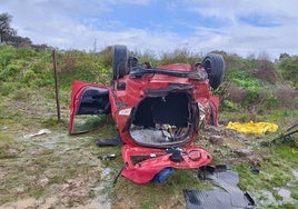 Fotos | Así ha quedado el coche tras el accidente en Oliva de la Frontera