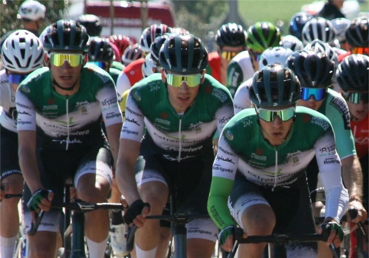 Corredores del Pebetero durante su participación en el Circuito Guadiana.