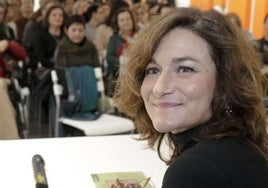 Foto de archivo de la poeta Ada Salas, autora de la carta abierta a la Junta de Extremadura sobre la Bienal de novela Vargas Llosa.