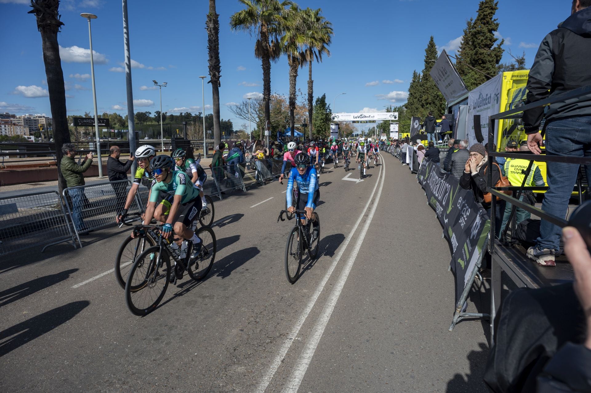 La llegada a Badajoz de La Vuelta Ciclista a Extremadura, en imágenes