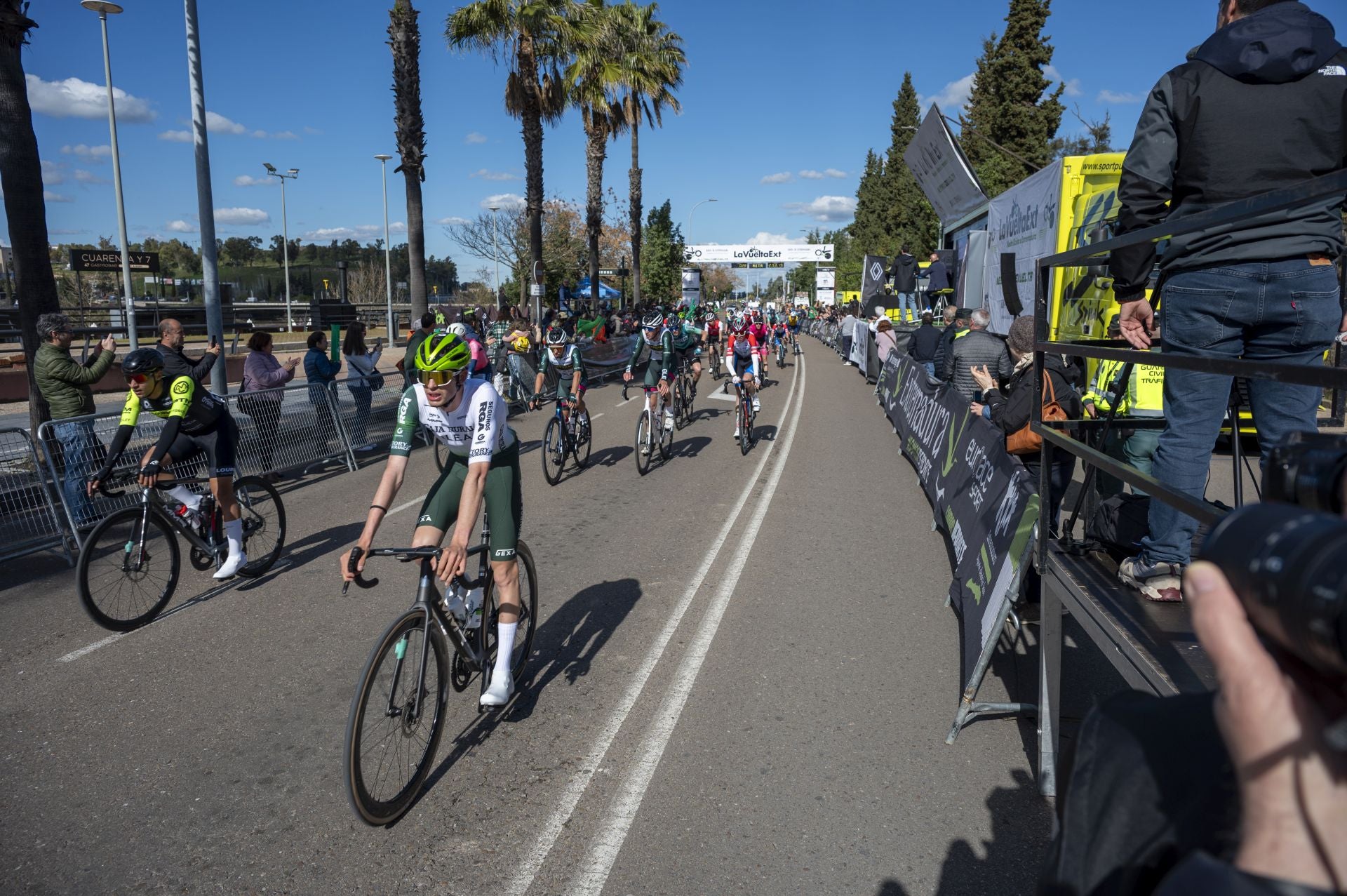 La llegada a Badajoz de La Vuelta Ciclista a Extremadura, en imágenes