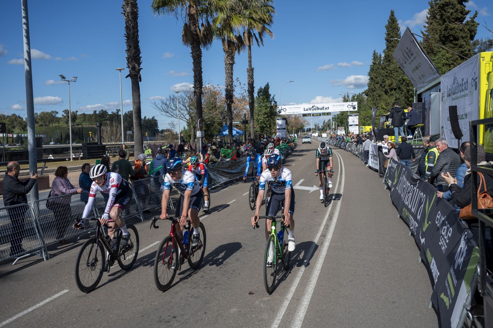 La llegada a Badajoz de La Vuelta Ciclista a Extremadura, en imágenes