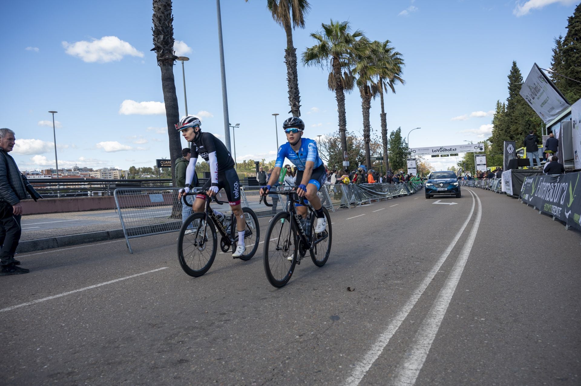 La llegada a Badajoz de La Vuelta Ciclista a Extremadura, en imágenes