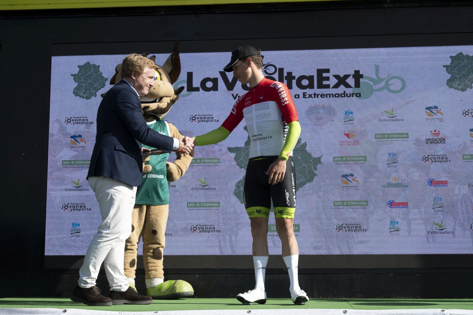 La llegada a Badajoz de La Vuelta Ciclista a Extremadura, en imágenes