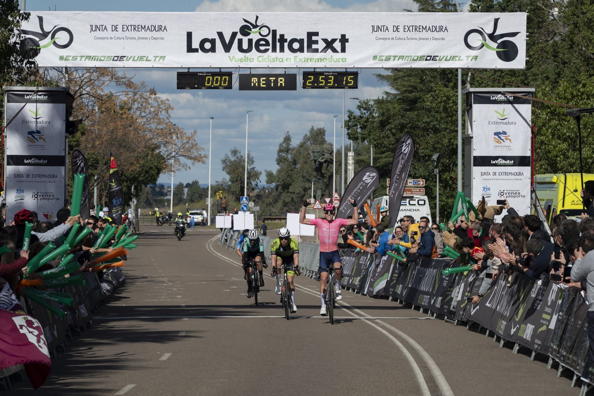 La llegada a Badajoz de La Vuelta Ciclista a Extremadura, en imágenes