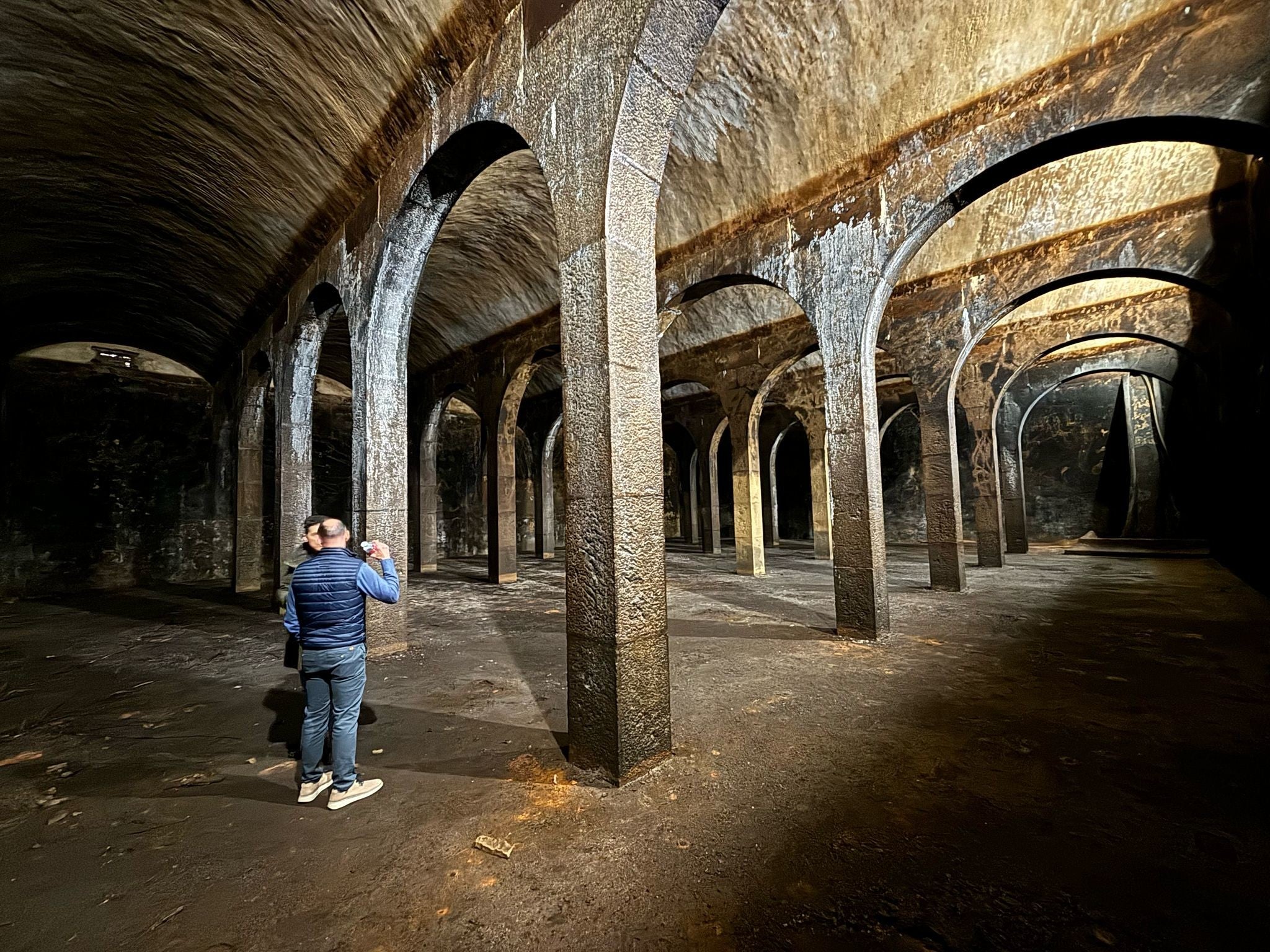 El interior del aljibe que quieren unir al museo para poder llevar a cabo la ampliación.