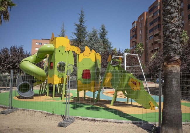 Nuevos juegos infantiles en el parque del Bioclimático pagados con el plan de impulso de 2022.