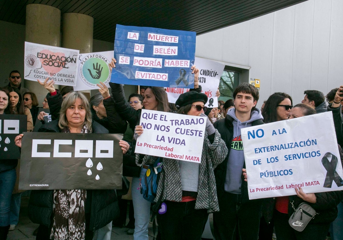 Acto de protesta de trabajadoras sociales el pasado viernes en Mérida