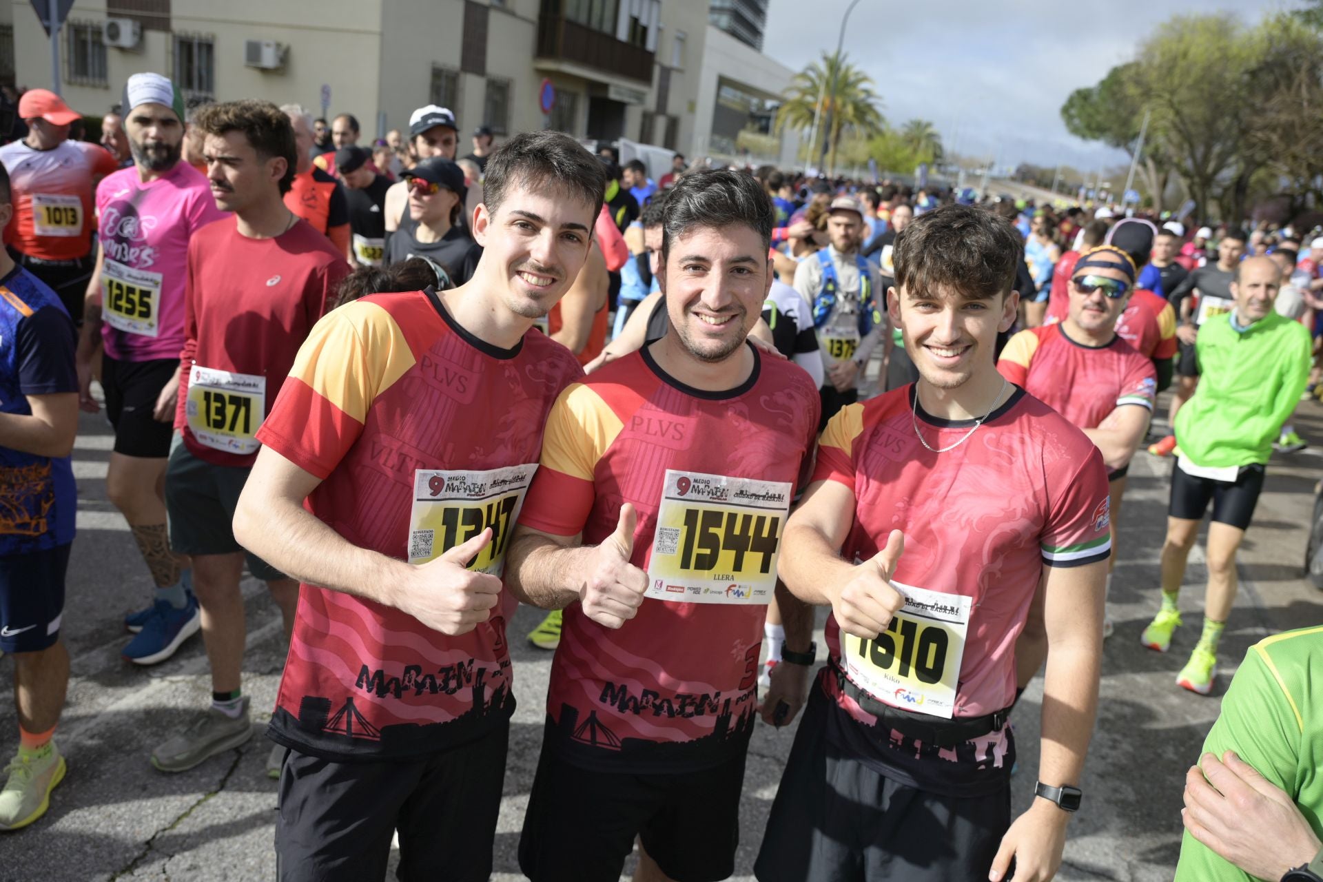 El Maratón Popular y Medio Maratón de Badajoz, en imágenes