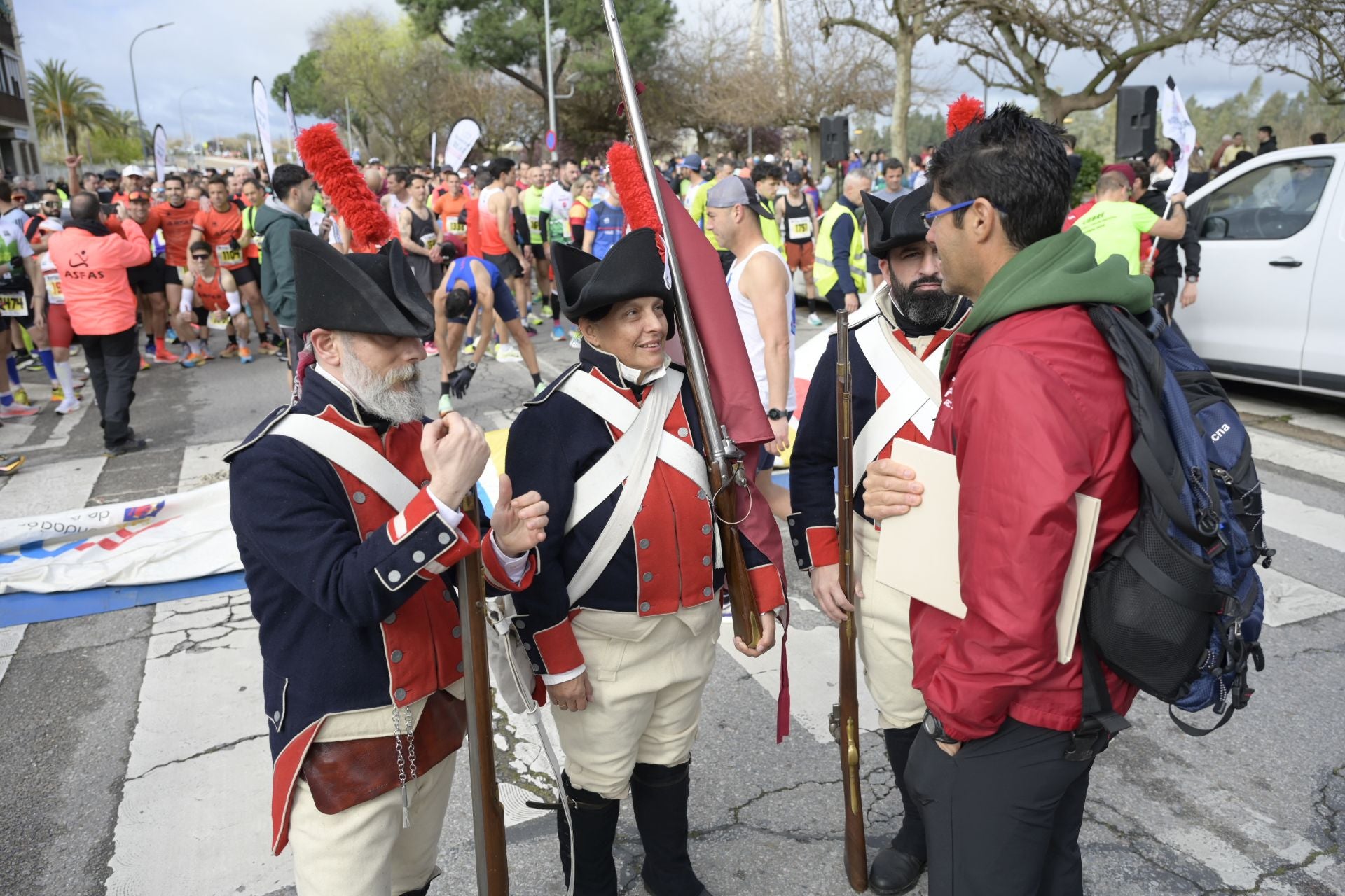 El Maratón Popular y Medio Maratón de Badajoz, en imágenes