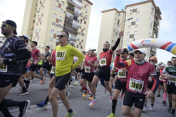 Carlos Gazapo y Mónica Gutiérrez se hacen con la maratón de Badajoz