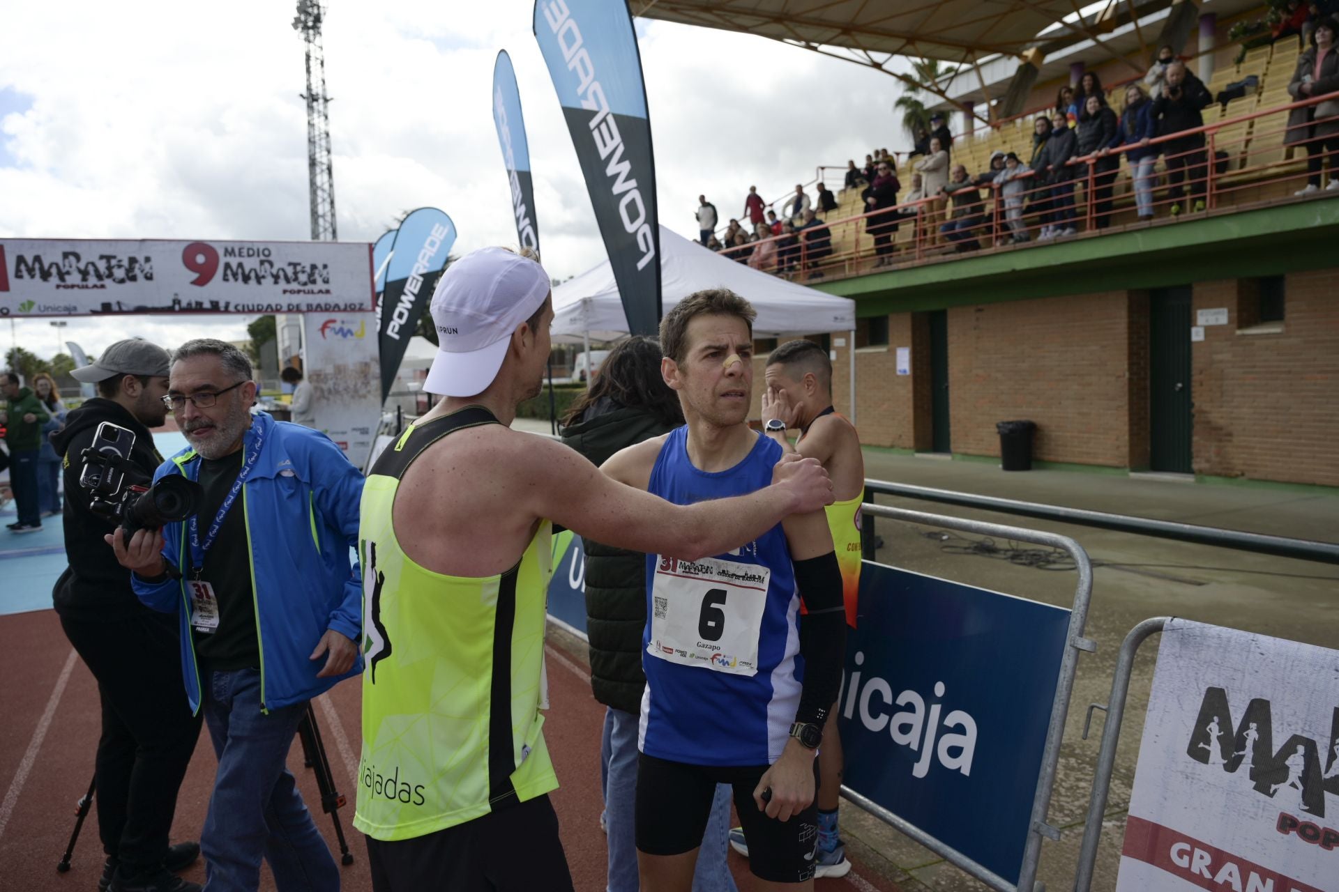 El Maratón Popular y Medio Maratón de Badajoz, en imágenes