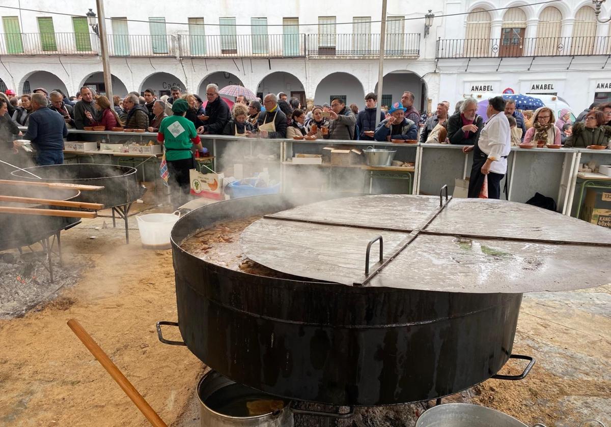 Para la Matanza Tradicional de Llerena se sacrifican ocho cerdos.