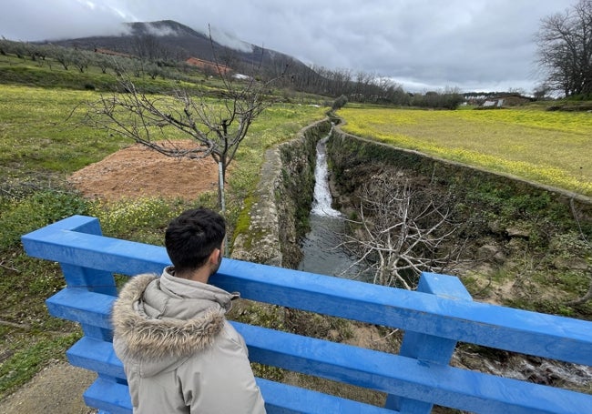 Arroyo La Maricana, en el punto en el que se soterra, junto a la charca del mismo nombre. Se cree que aquí pudo generarse un tapón, que al romperse, liberó de golpe tanta agua que rompió la balsa cercana.