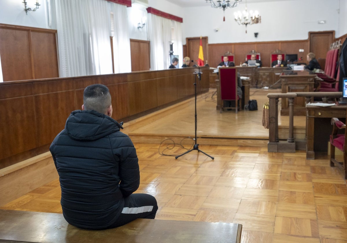 El acusado durante el juicio que se celebró este martes en la Audiencia de Badajoz.