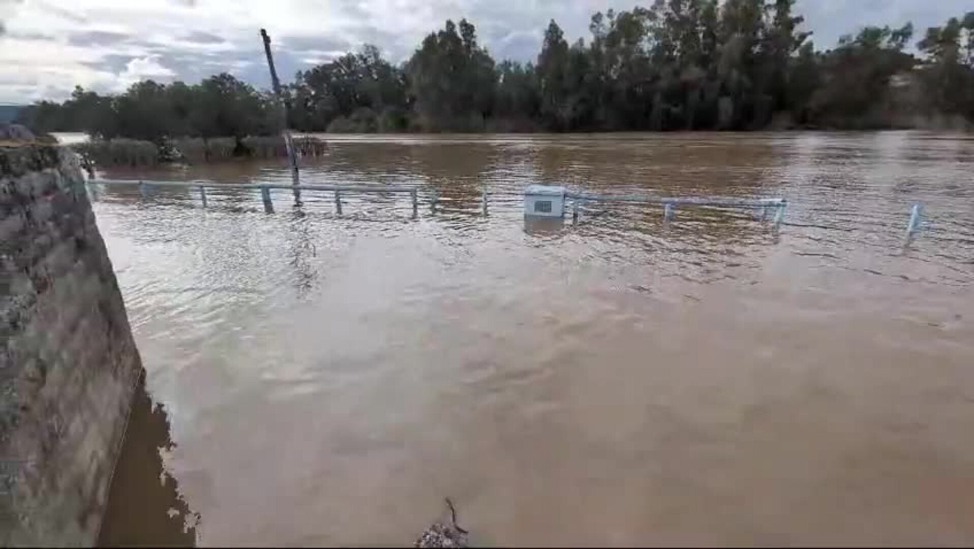 Así se ve la crecida del Guadiana en Medellín