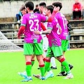 Iker Ciriero celebra uno de los goles del Ciudad ante el Casar.