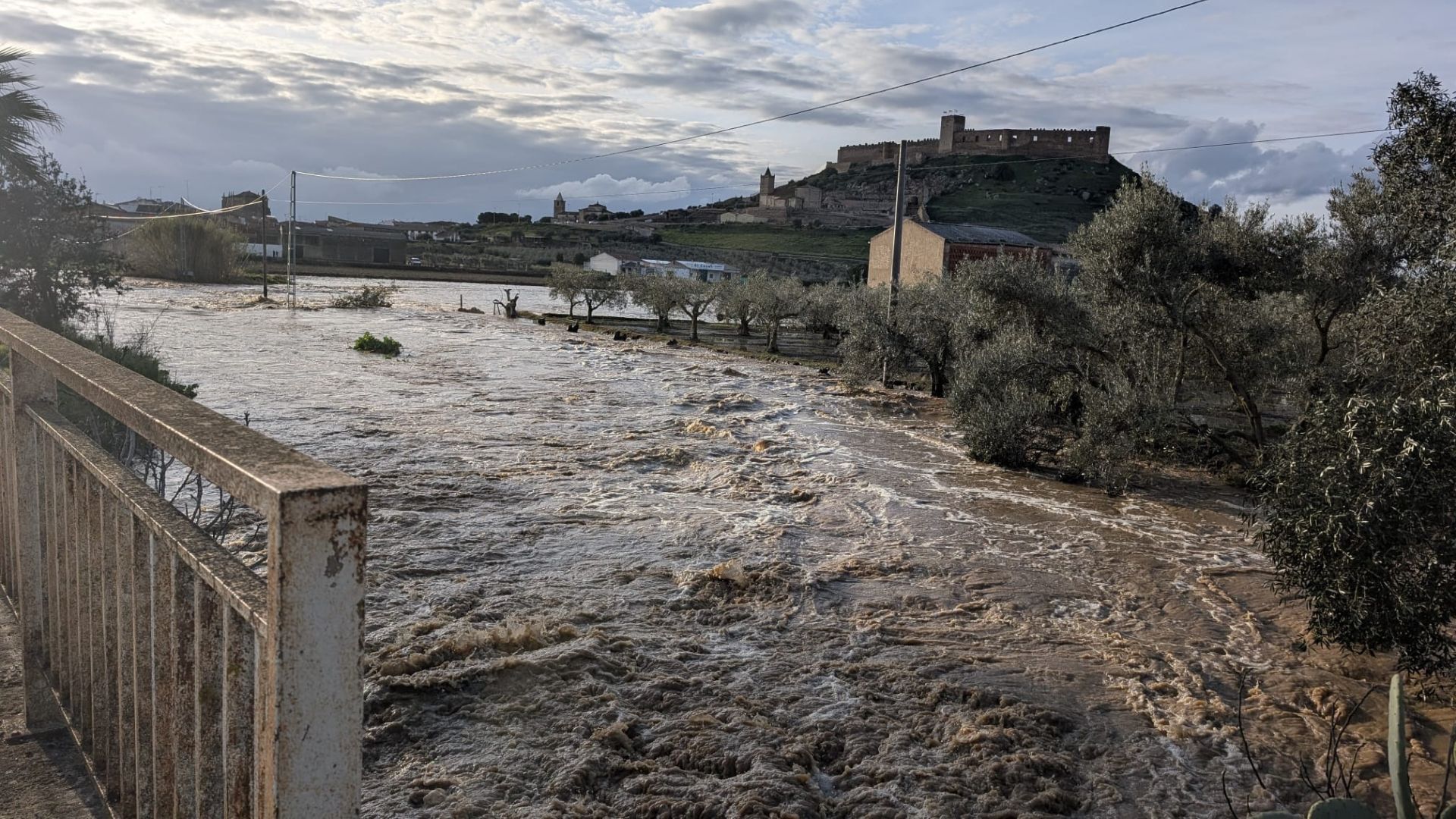 Crecida en Medelín, donde confluyen los cauces del río Ortiga y el Guadiana. 