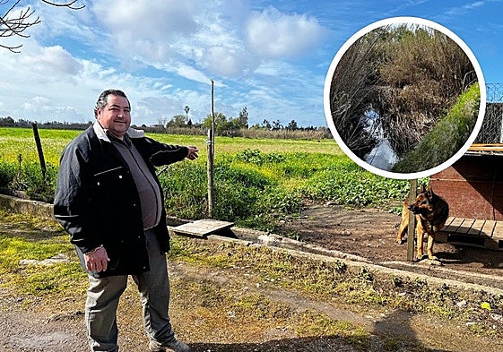 Juan Antonio Nuñez señala el arroyo Bermejo que teme que se desborde.