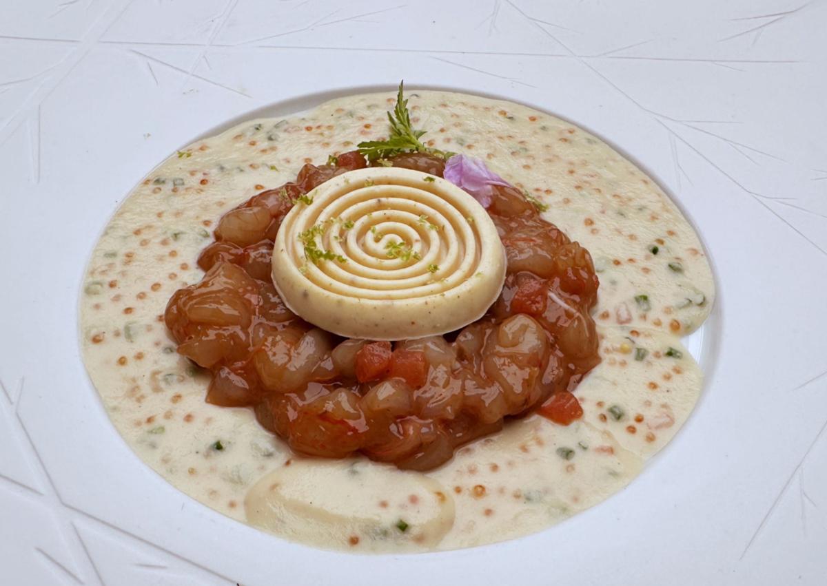 Imagen secundaria 1 - Ostra Daniel Sorlut, tartar de gamba roja y zanahorias baby confitadas.