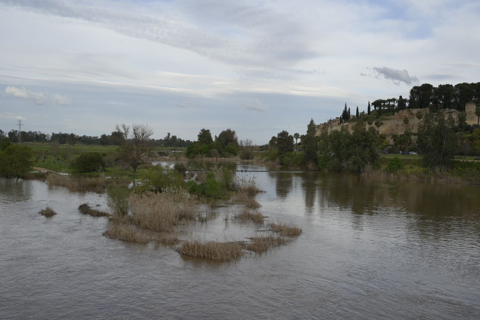 El río Guadiana, a su paso por Badajoz, este miércoles.